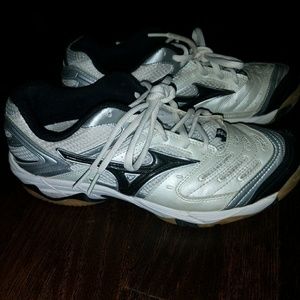 Mizuno volleyball shoes